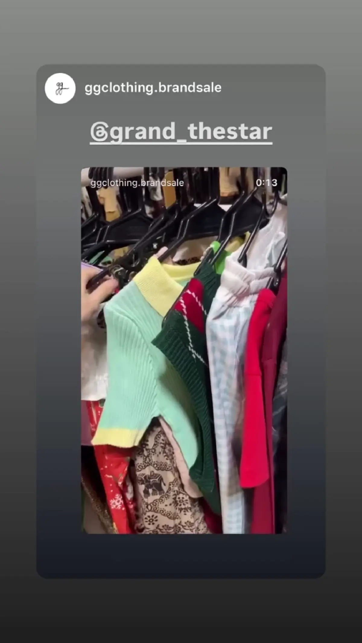 ตัวแม่ไม่ติดหรู “แกรนด์ เดอะสตาร์” นั่งขายเสื้อผ้ามือสองเอง