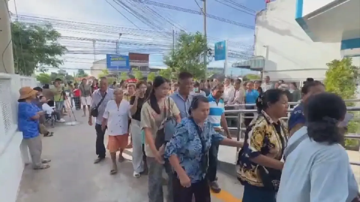 แห่ลงทะเบียนไทยช่วยไทยพลัสล้นแบงก์ แย่งรับคิวหวิดทำตาล้มพับ