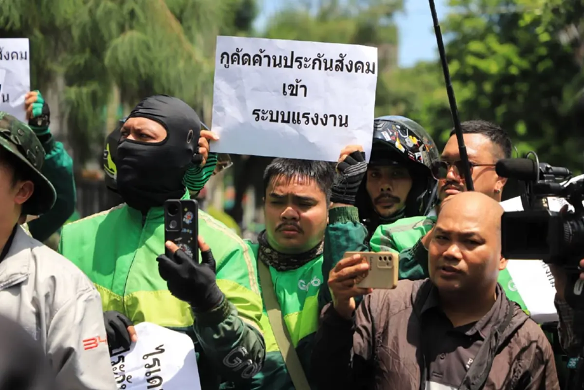 ไรเดอร์ไม่เอาประกันสังคม! "ม็อบไรเดอร์" ลุกฮือ บุกกระทรวงแรงงาน