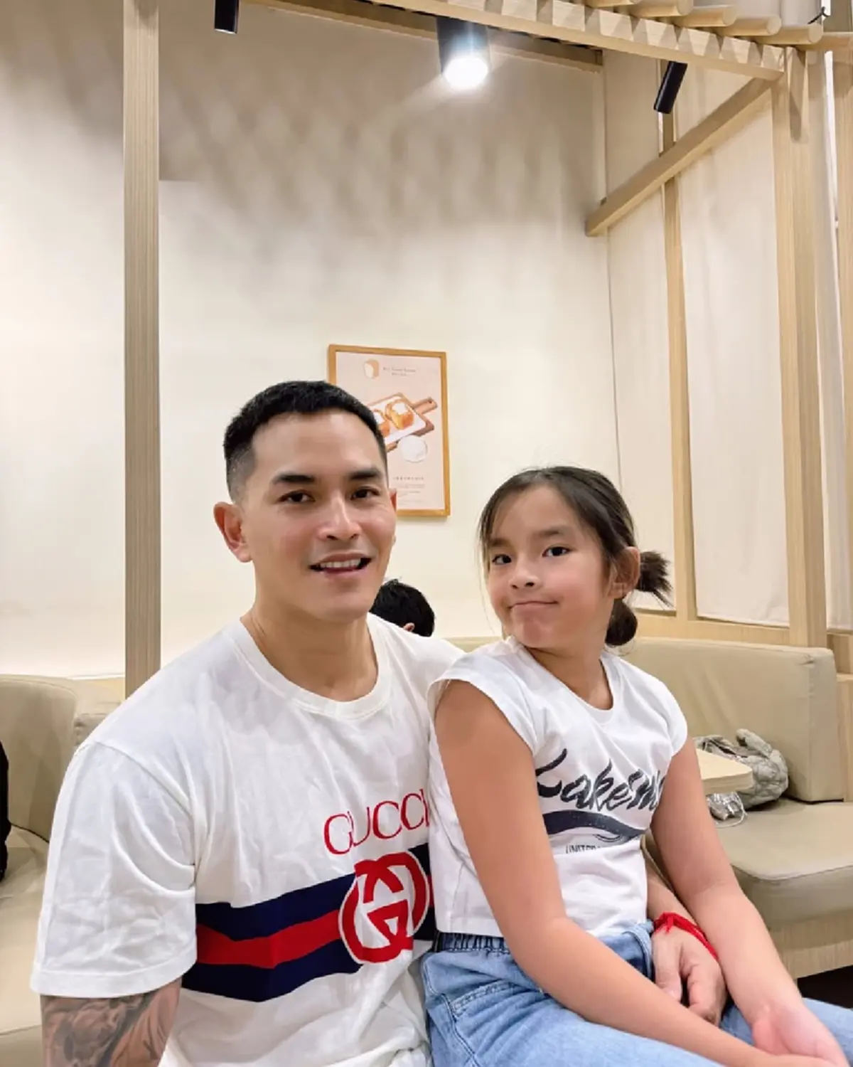 “น้องปีใหม่” มอบการ์ดทำมือให้ “สงกรานต์” พ่อถึงกับร้องว้าว