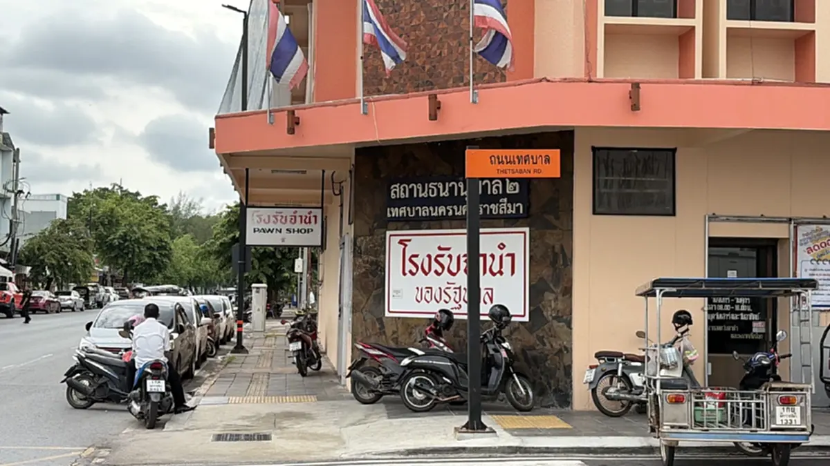 ปชช.โคราชแห่จำนำของรับเปิดเทอม พร้อมจัดจัดดอกเบี้ยพิเศษ
