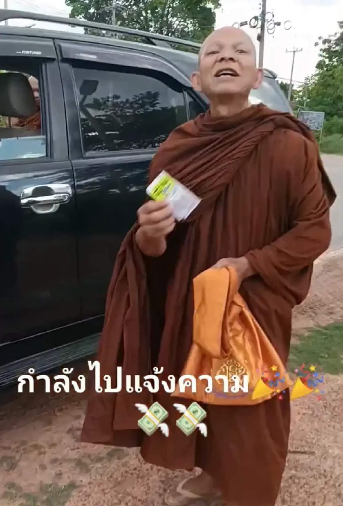 ญาติโยมเฮลั่น หลวงพ่ออำนวย วัดดังขอนแก่น ถูกรางวัลที่ 1