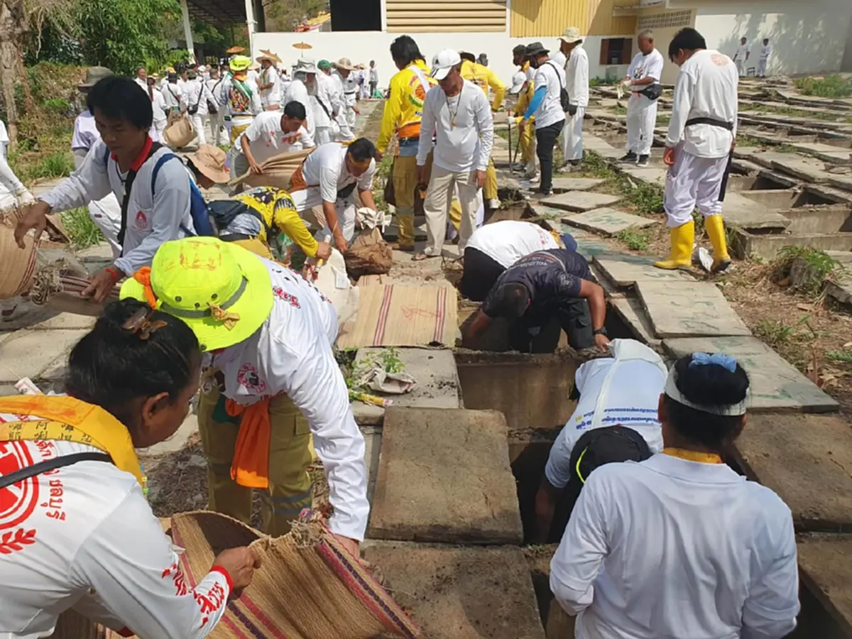 ส่องเลขมหาบุญ พิธีล้างน้ำชา ชลบุรี งานมหากุศลเก็บศพไร้ญาติ