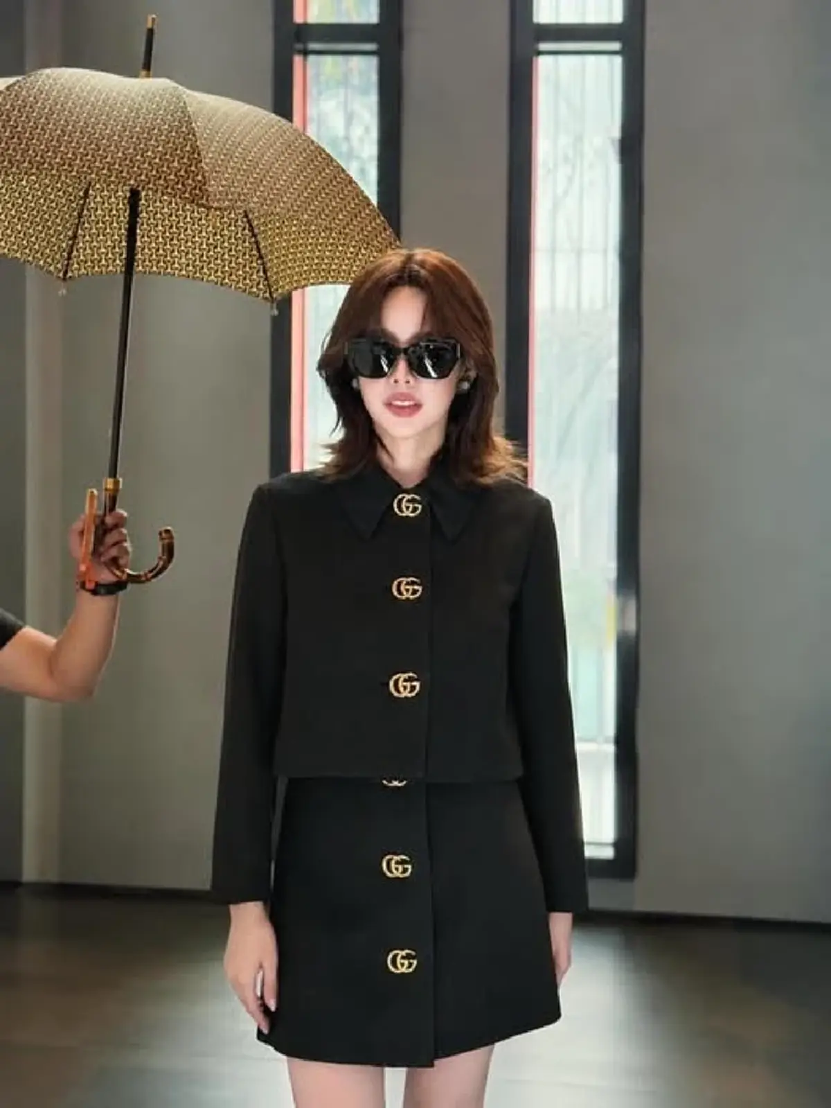 นารา เครปกะเทย สวนกลับ เจอแซะใส่แบรนด์เนมหลักล้านออกรายการ