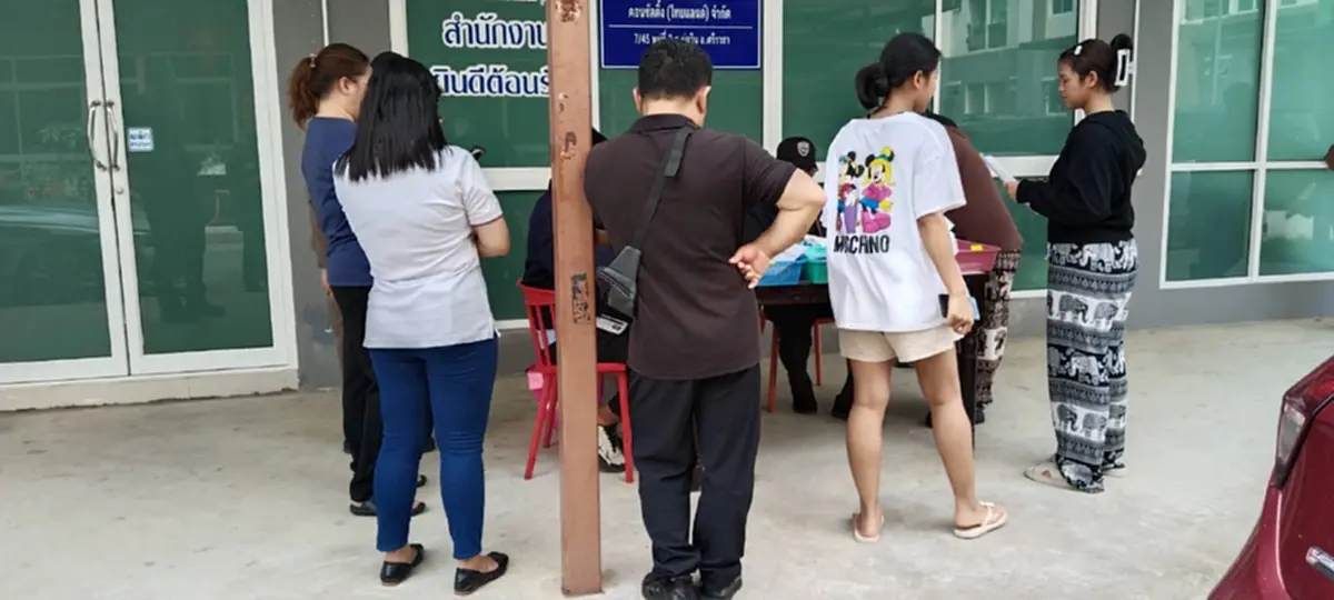 ตม.ชลบุรีบุกตรวจคอนโดบ่อวิน พบชาวจีนกว่า 100 ราย ฝ่าฝืนกฎหมาย