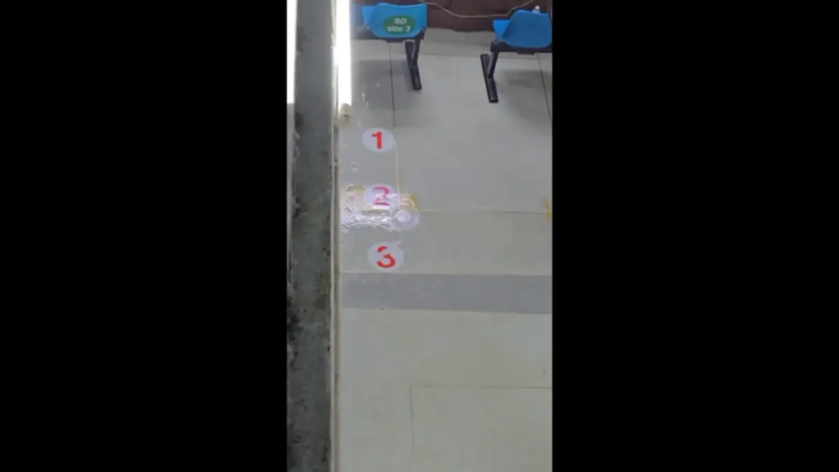 รพ.สุราษฎร์ฯ น้ำรั่วทะลุเพดาน คนไข้หนีวุ่นหลังฝนถล่ม