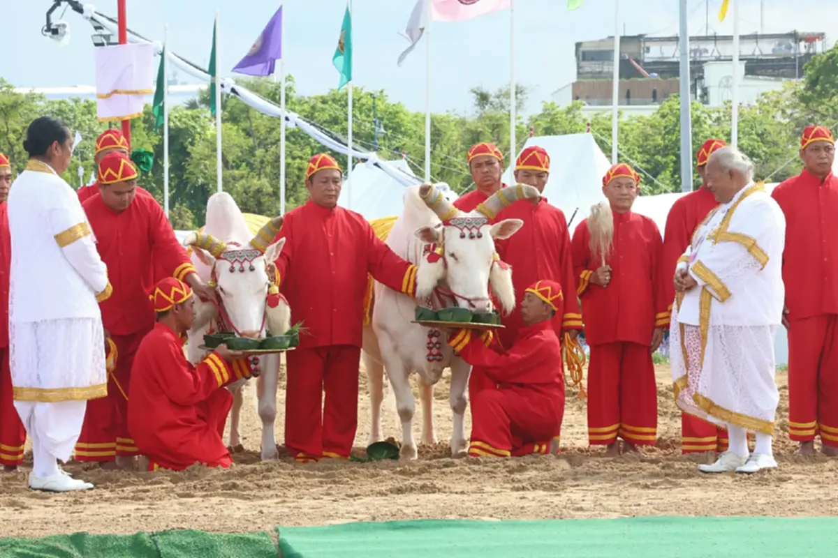 เผยโฉม "เทพีคู่หาบทอง-หาบเงิน"พระราชพิธีพืชมงคลจรดพระนังคัลแรกนาขวัญ 2569