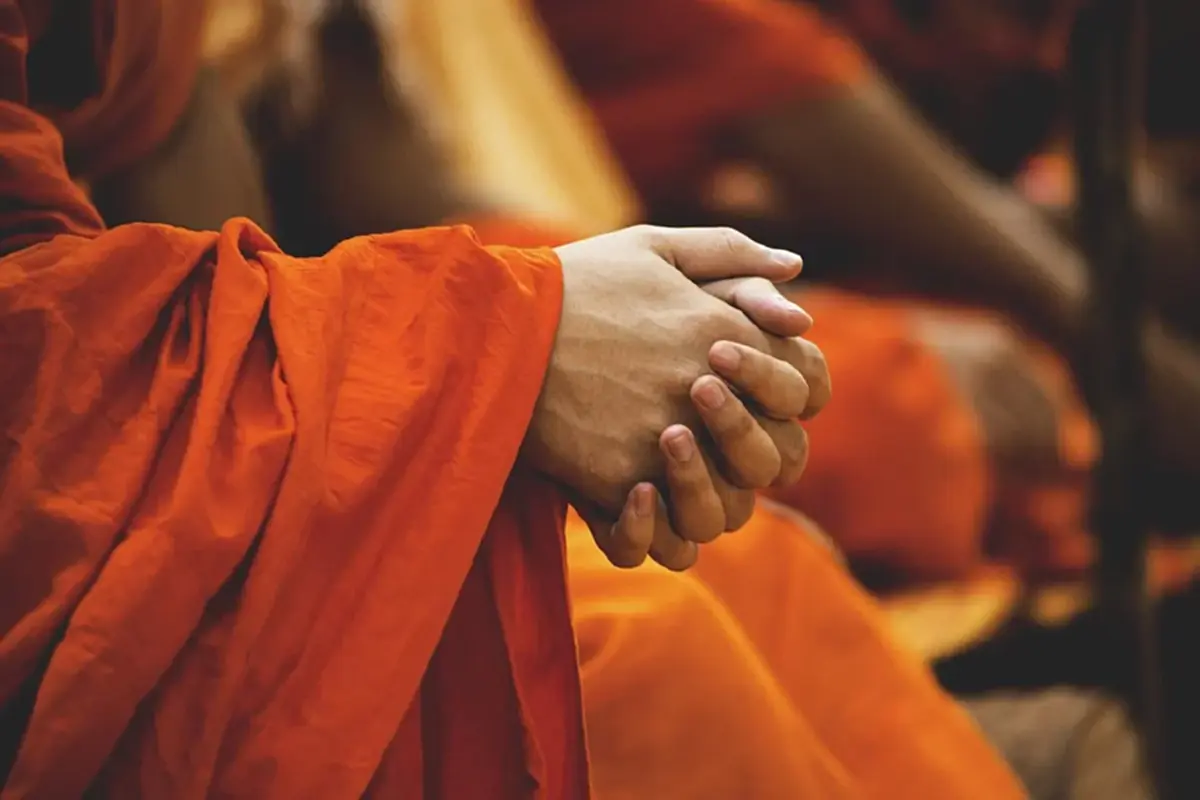 เปิดพิกัด พระปลอม ตั้งแคมป์กลางทุ่งนา เช้าตระเวนเรี่ยไรทุกวัน