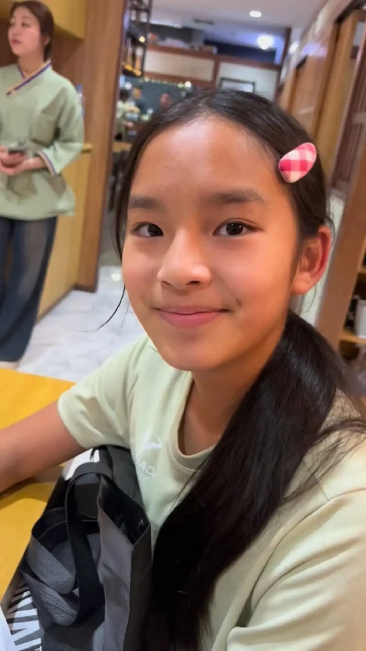 “น้องปีใหม่” มอบการ์ดทำมือให้ “สงกรานต์” พ่อถึงกับร้องว้าว