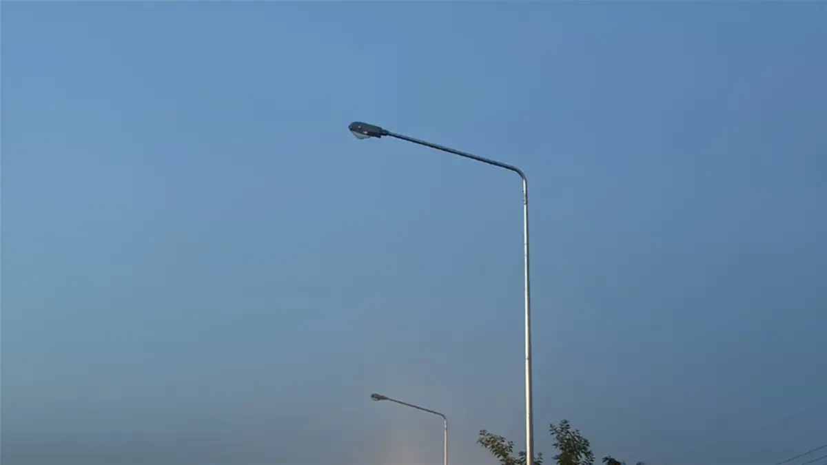 ยอมถอย! สั่งเปิดไฟส่องสว่าง 1 จุด หลังชาวบ้านร้องเสี่ยงอันตราย