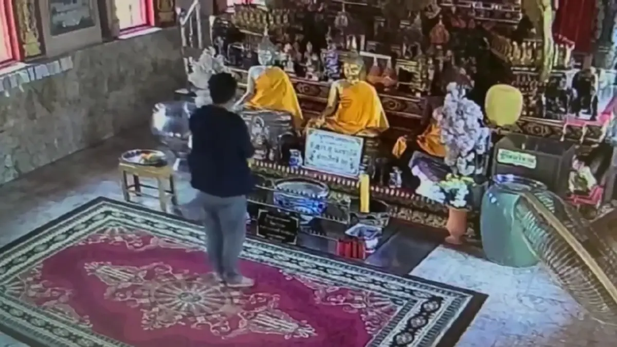 โจรตีเนียนกราบพระประธาน ก่อนฉวยโอกาสลักพระพุทธรูปวัด