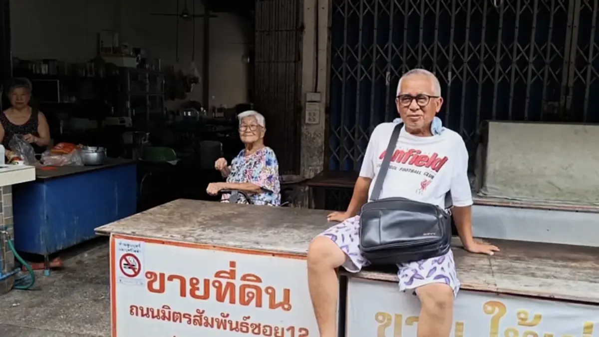 ลอตเตอรี่ขายไม่หมด พลิกชีวิตพ่อค้าวัย 67 ถูกรางวัลที่ 1 รับ 6 ล้าน