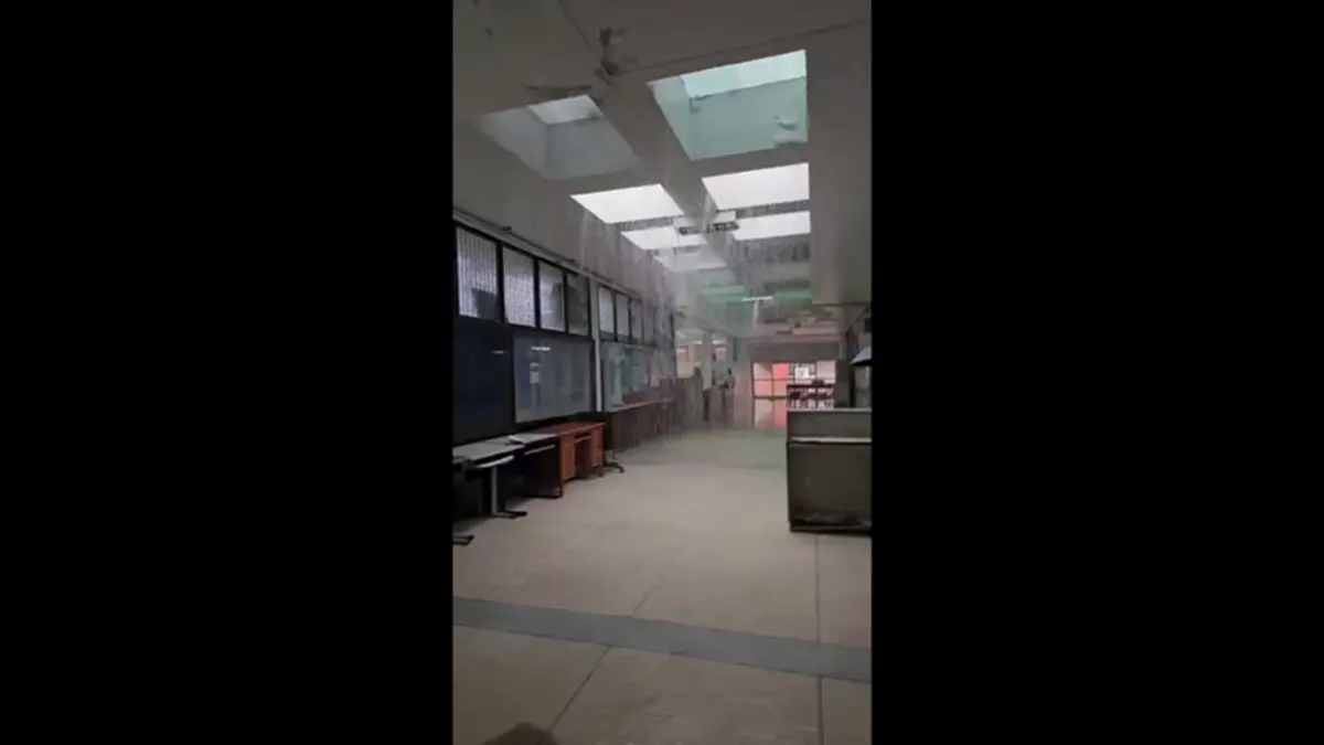 รพ.สุราษฎร์ฯ น้ำรั่วทะลุเพดาน คนไข้หนีวุ่นหลังฝนถล่ม