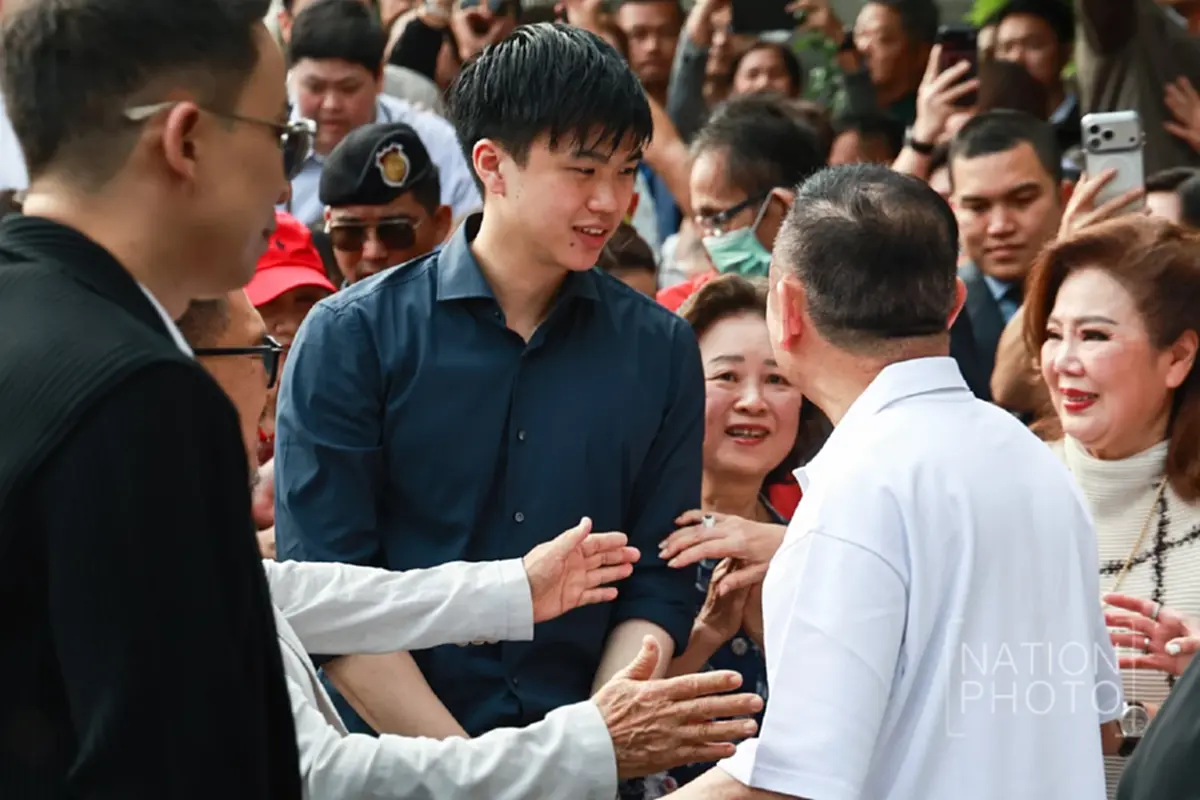 เปิดภาพล่าสุด "น้องไปป์" ลูกชายอดีตนายกฯปู หุ่นฟิตกล้ามแน่น
