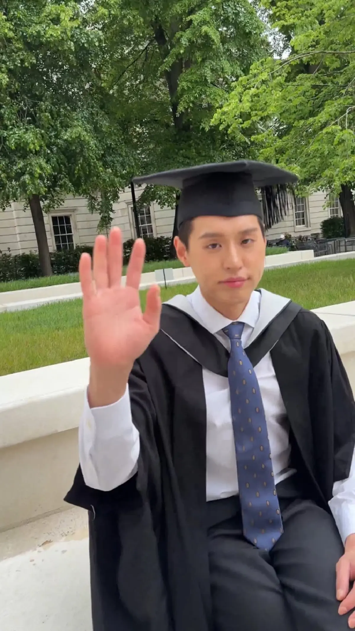 "บิวกิ้น พุฒิพงศ์" คว้าปริญญาโทสำเร็จ ครอบครัวร่วมฉลองสุดอบอุ่น