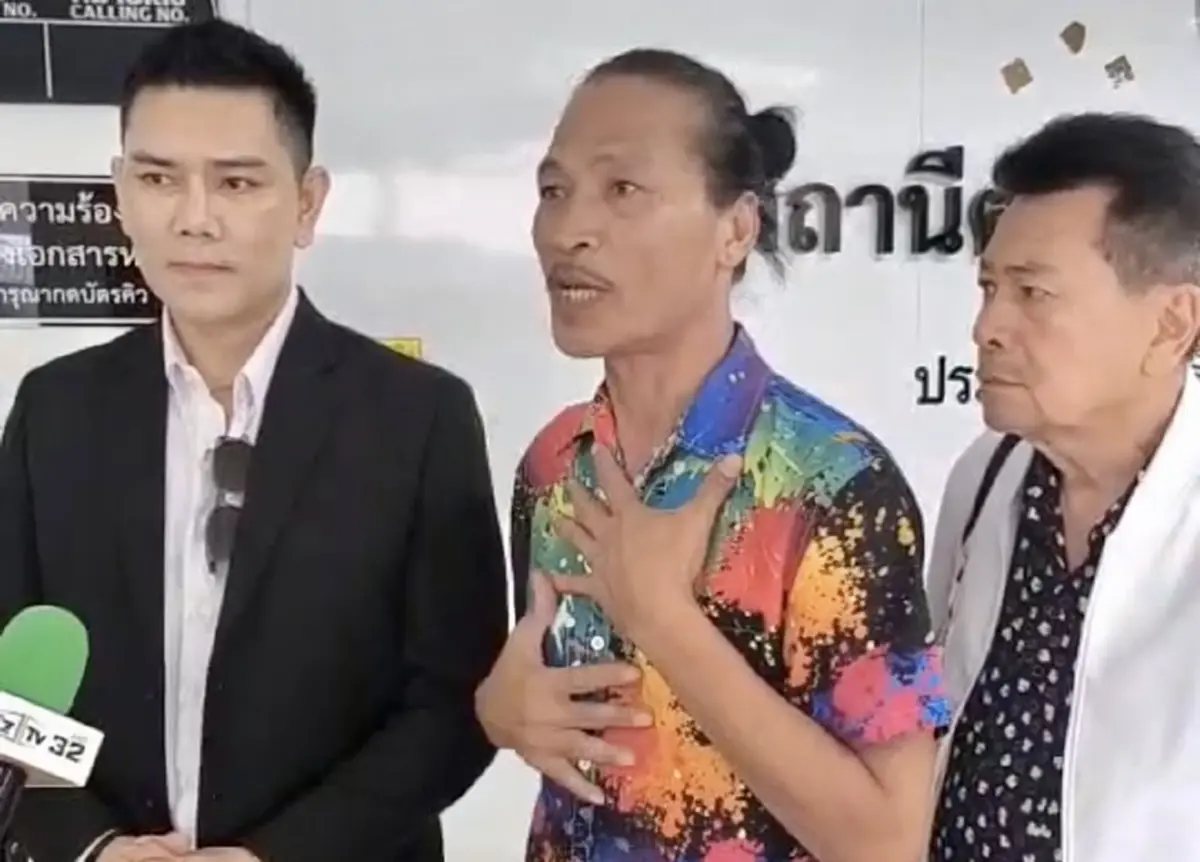 สายเชีย ไม่ยอม ลุยยับโดนไล่กวดหนีรอบโต๊ะ กลางสนง.ที่ดิน
