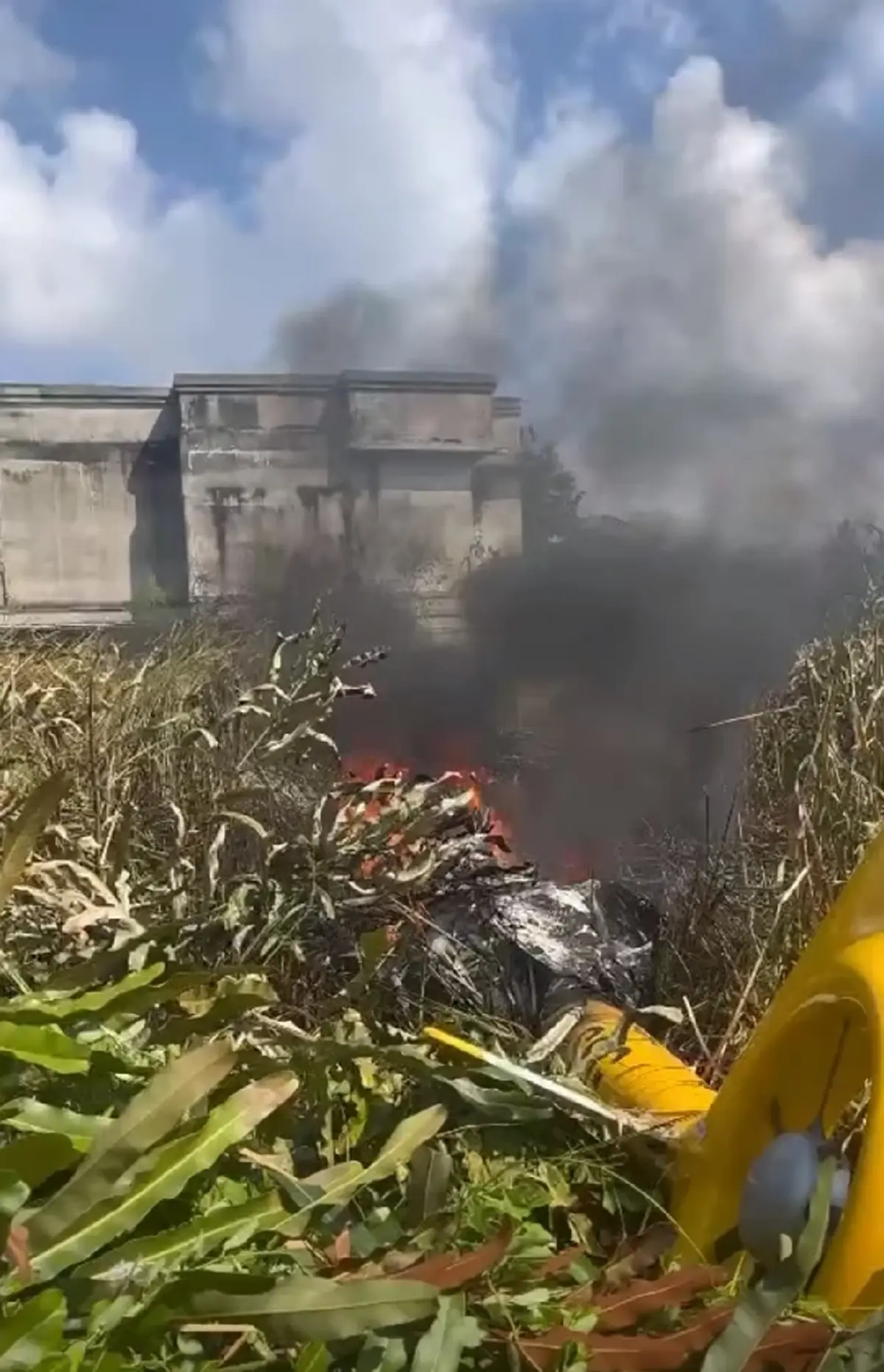 เฮลิคอปเตอร์ตก หลังปั๊ม ปตท. สมุทรปราการ มีผู้ได้รับบาดเจ็บ