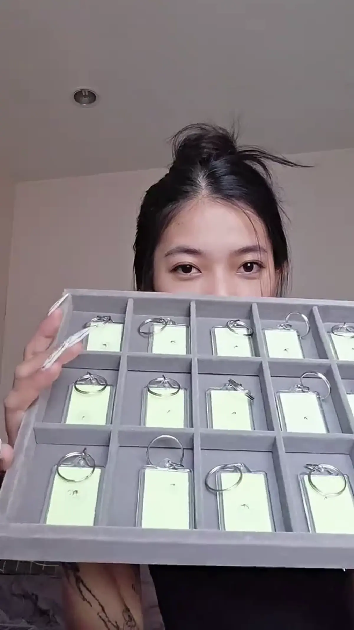 สาวไทยเปลี่ยน “ตบยุง” เป็นธุรกิจ ขายซากยุง รายได้หลักหมื่น