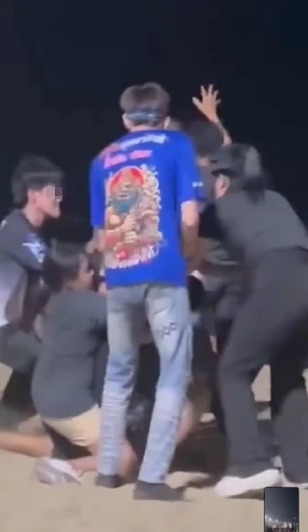 เดือดหน้าหาด ไรเดอร์เตือนดีๆ แต่ฝรั่งไม่จบ ลุกขึ้นซัดกันวุ่น