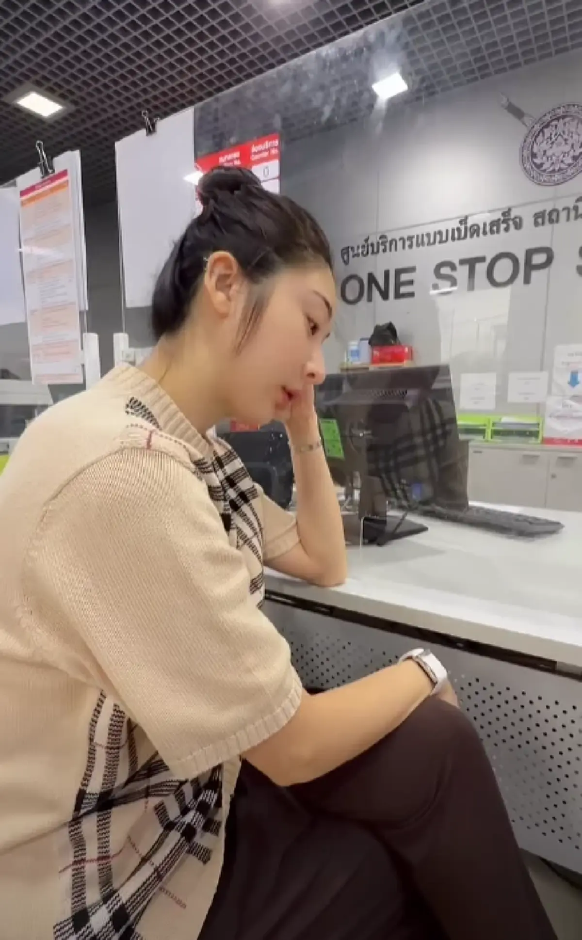 ระทึกรถพุ่งชนบ้าน "แนน ลฎาภา" ชาวเน็ตแห่ส่องเลขบ้าน - ทะเบียนรถ