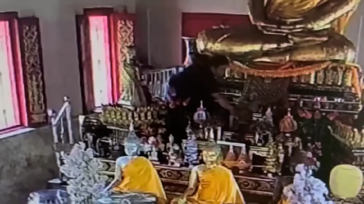 โจรตีเนียนกราบพระประธาน ก่อนฉวยโอกาสลักพระพุทธรูปวัด
