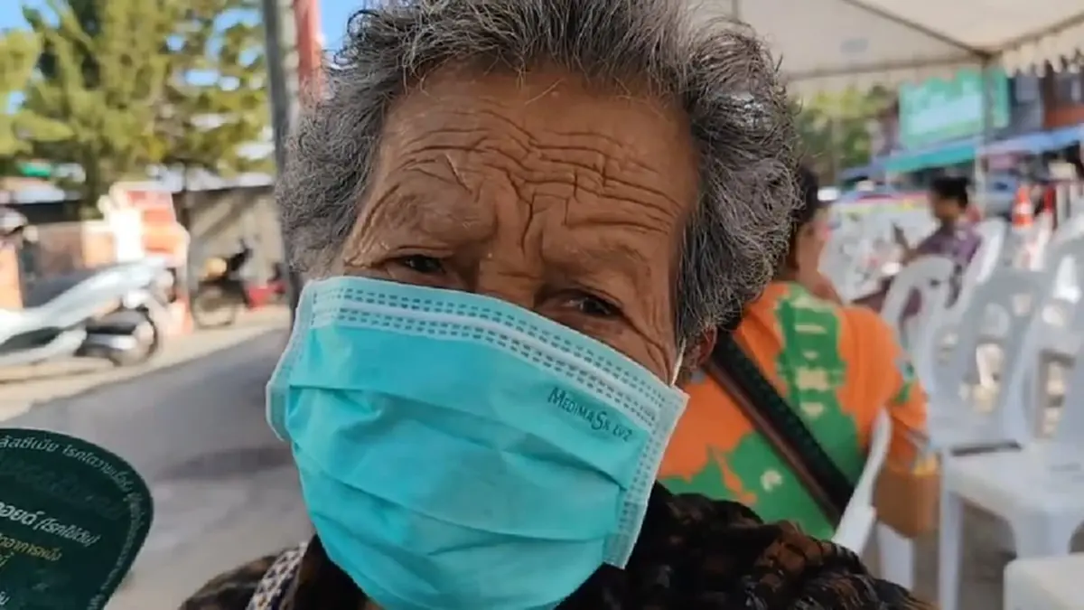 แน่นธนาคารทั้งวัน! ผู้สูงอายุบ่นลงทะเบียน "ไทยช่วยไทยพลัส"