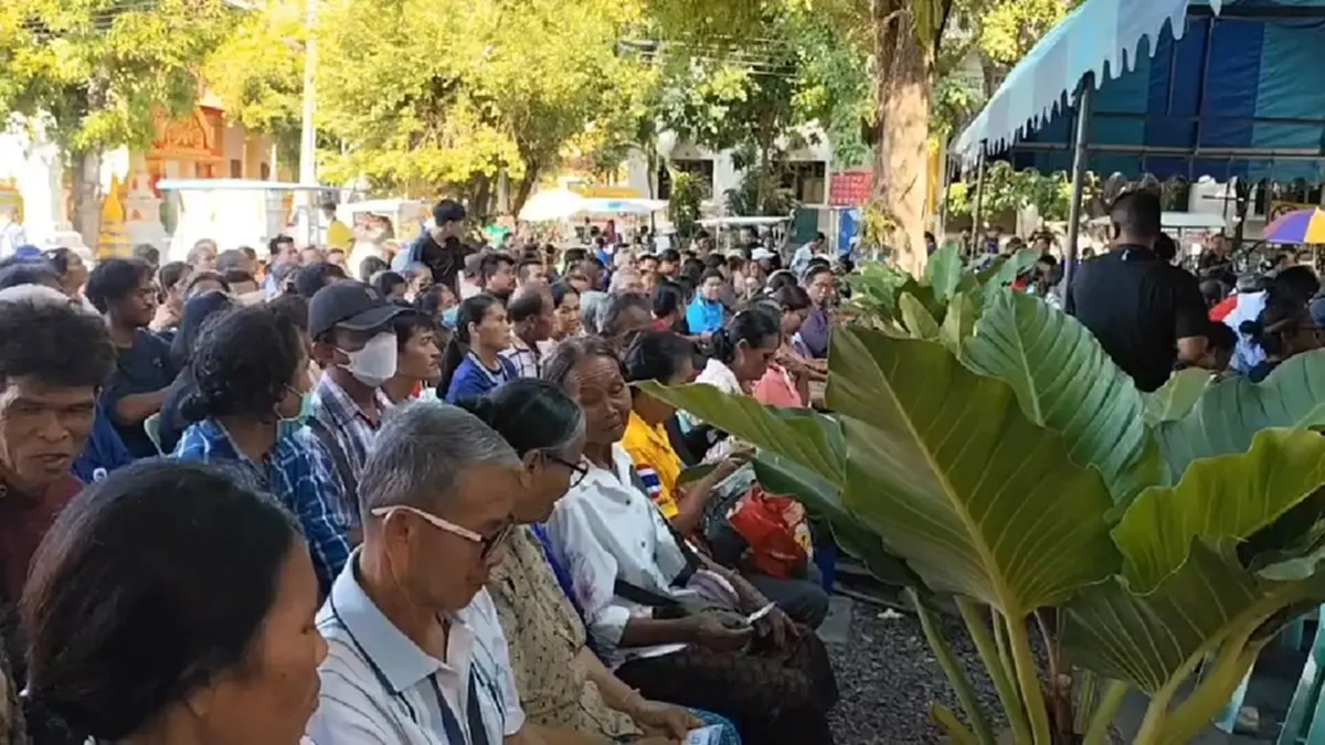 แน่นธนาคารทั้งวัน! ผู้สูงอายุบ่นลงทะเบียน "ไทยช่วยไทยพลัส"