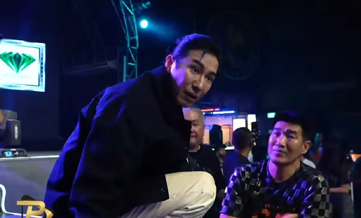 รู้แล้ว "สมรักษ์ คำสิงห์ " กระซิบบอกอะไร "หนุ่ม กรรชัย" บนเวทีมวย