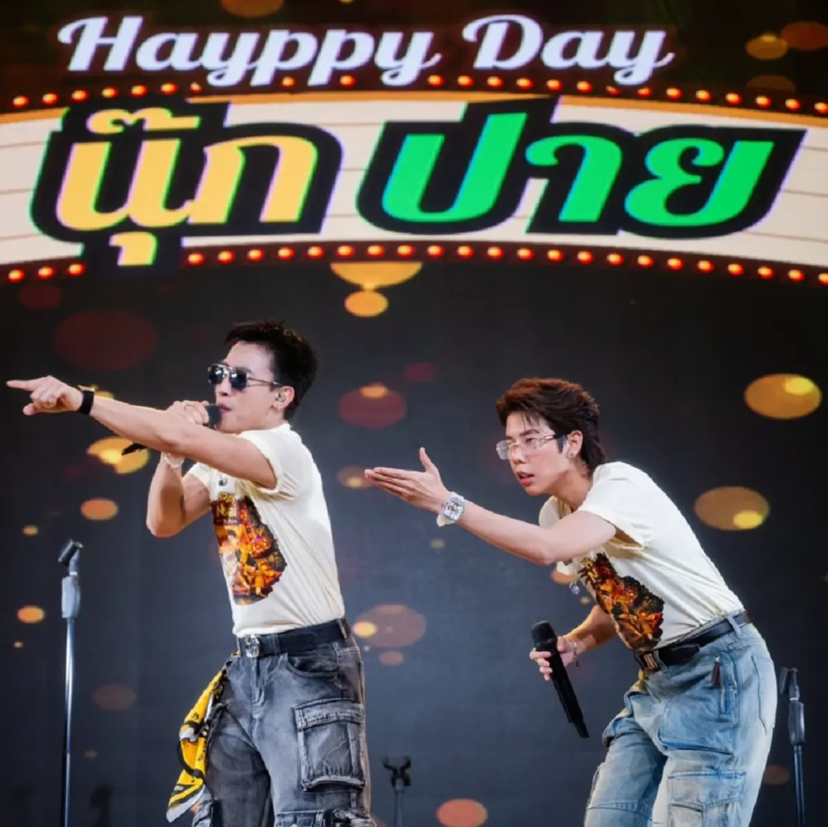 “นุ๊ก-ปาย” เสิร์ฟความสุข แฟนคลับแห่แน่นตลาดน้ำสมุทรปราการ