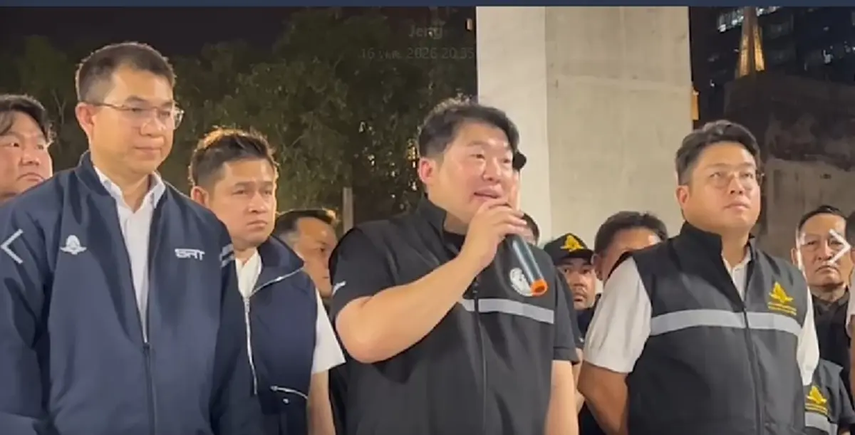 เบนซ์-เลกซัสไม่รอด เปิด 10 คันพังยับ เหตุรถไฟชนรถเมล์กลางอโศก