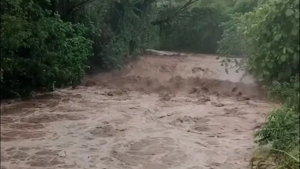 ฝนถล่มเพชรบูรณ์ น้ำป่าซัดท่วม "บ้านโตก" ได้รับความเสียหายหนัก