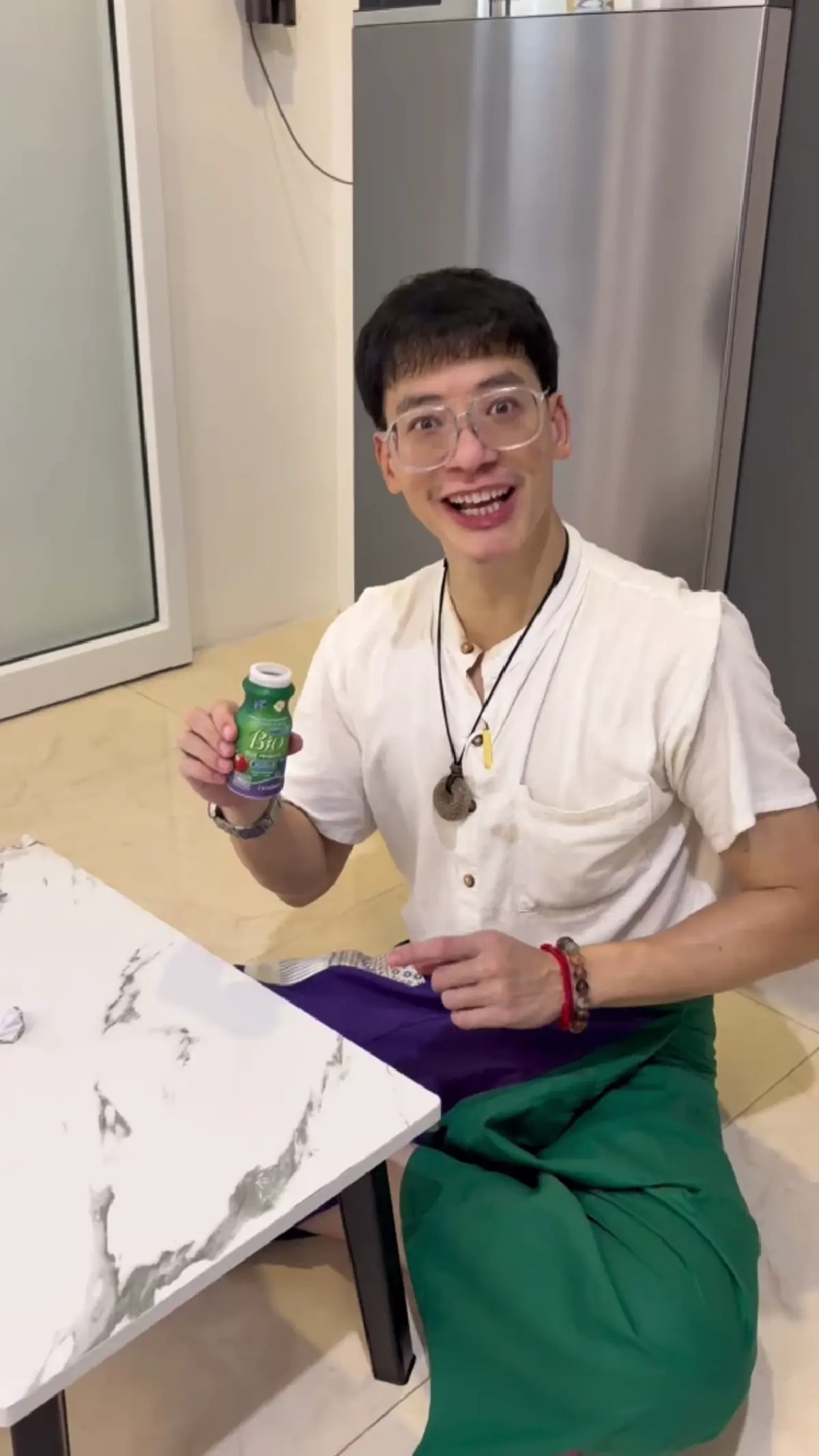 "บี้ สุกฤษฎิ์" นุ่งกระโจมอกรีวิวสกินแคร์ ฮากระจายจนแฟนๆ แห่แชร์
