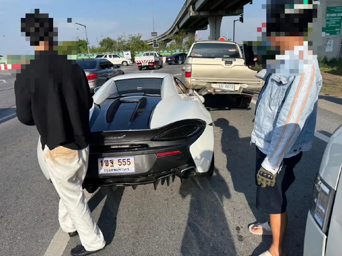 เลขทะเบียนกระบะ โดนซูเปอร์คาร์ McLaren พุ่งเสียบใต้ท้องรถ