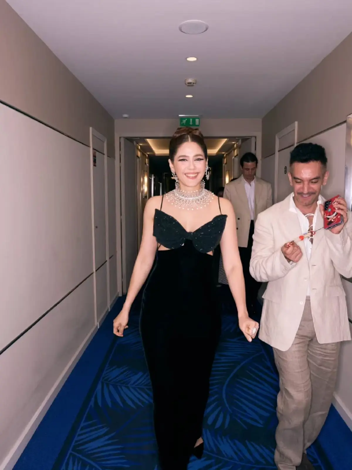 "ชมพู่ อารยา" เปิดลุคแรกพรมแดงคานส์ 2026 สวยแพงสมมงแม่