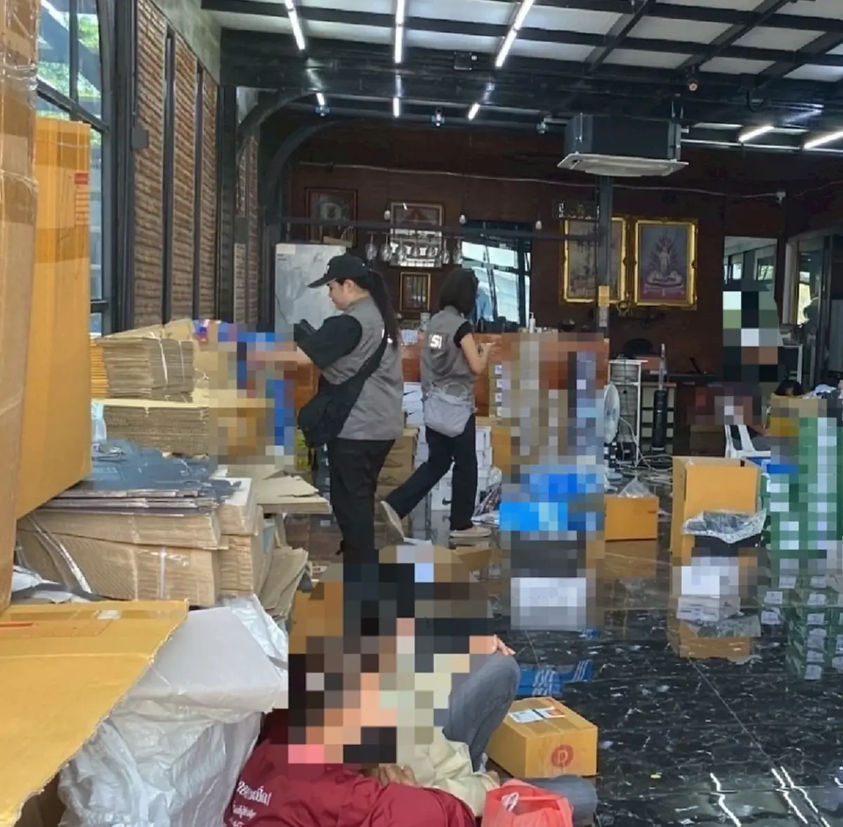 จับ เพจ Liveสด ยึดสินค้าแบรนด์ดัง กว่า 20,000 ชิ้น จ.พิษณุโลก