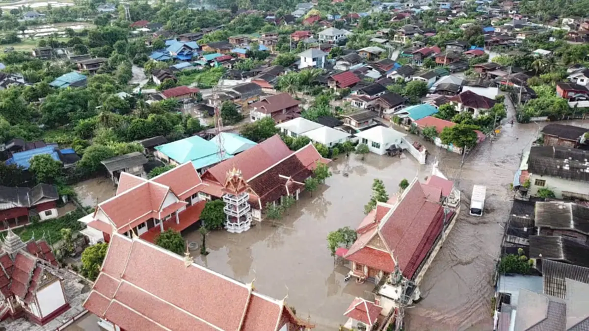 ดอยขุนตาลฝนถล่ม ทำน้ำป่าท่วมห้างฉัตร ผู้ว่าฯ สั่งจับตา 24 ชม.