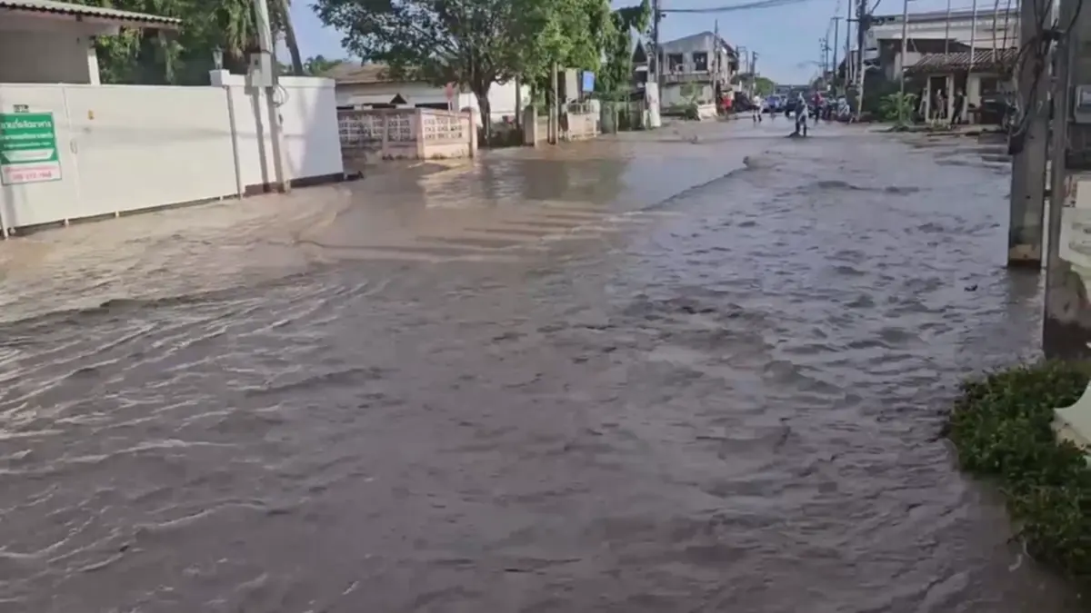 ดอยขุนตาลฝนถล่ม ทำน้ำป่าท่วมห้างฉัตร ผู้ว่าฯ สั่งจับตา 24 ชม.