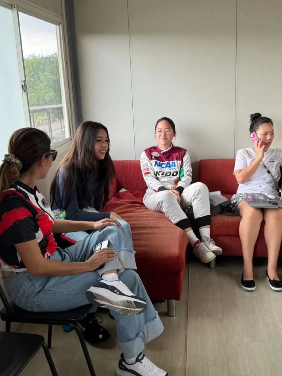 “น้องแตงโม” ลูกสาว แจ๊ส   สลัดลุคหวาน ผันตัวเป็นนักแข่งรถสุดเท่