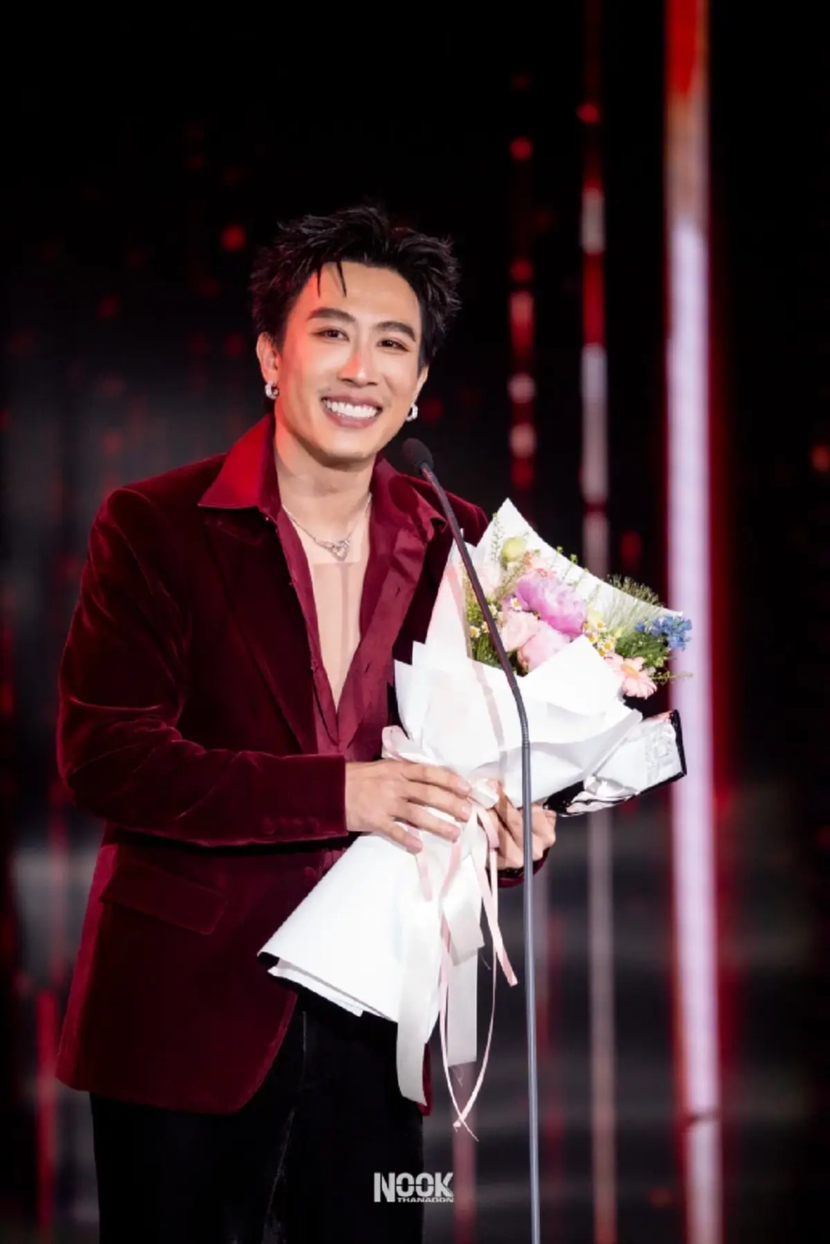 "นุ๊ก ธนดล" คว้ารางวัล ลูกทุ่งยอดนิยม คมชัดลึก อวอร์ด ครั้งที่ 22