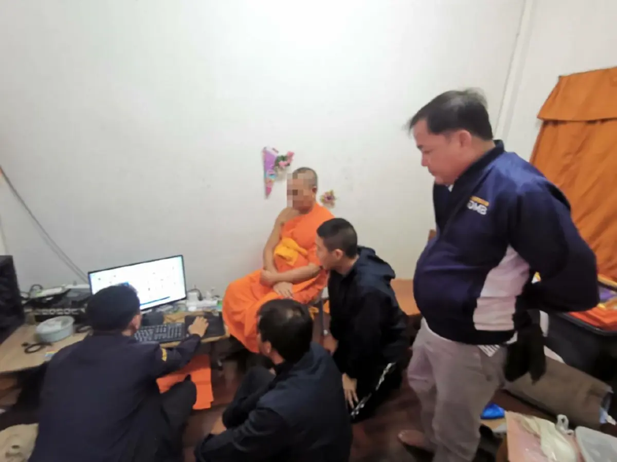 จับสึก พระมหา วัย61 วัดดังกลางกรุง คลิปเพียบเป็น1,000เต็มเครื่อง