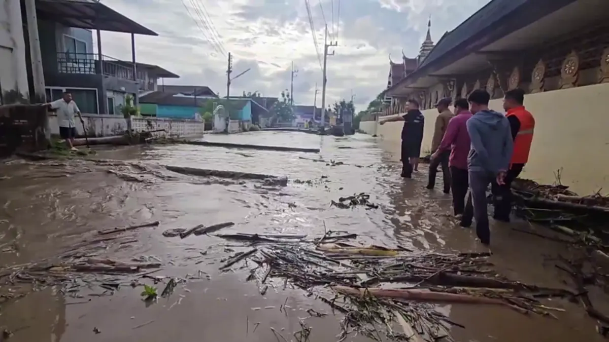 ดอยขุนตาลฝนถล่ม ทำน้ำป่าท่วมห้างฉัตร ผู้ว่าฯ สั่งจับตา 24 ชม.