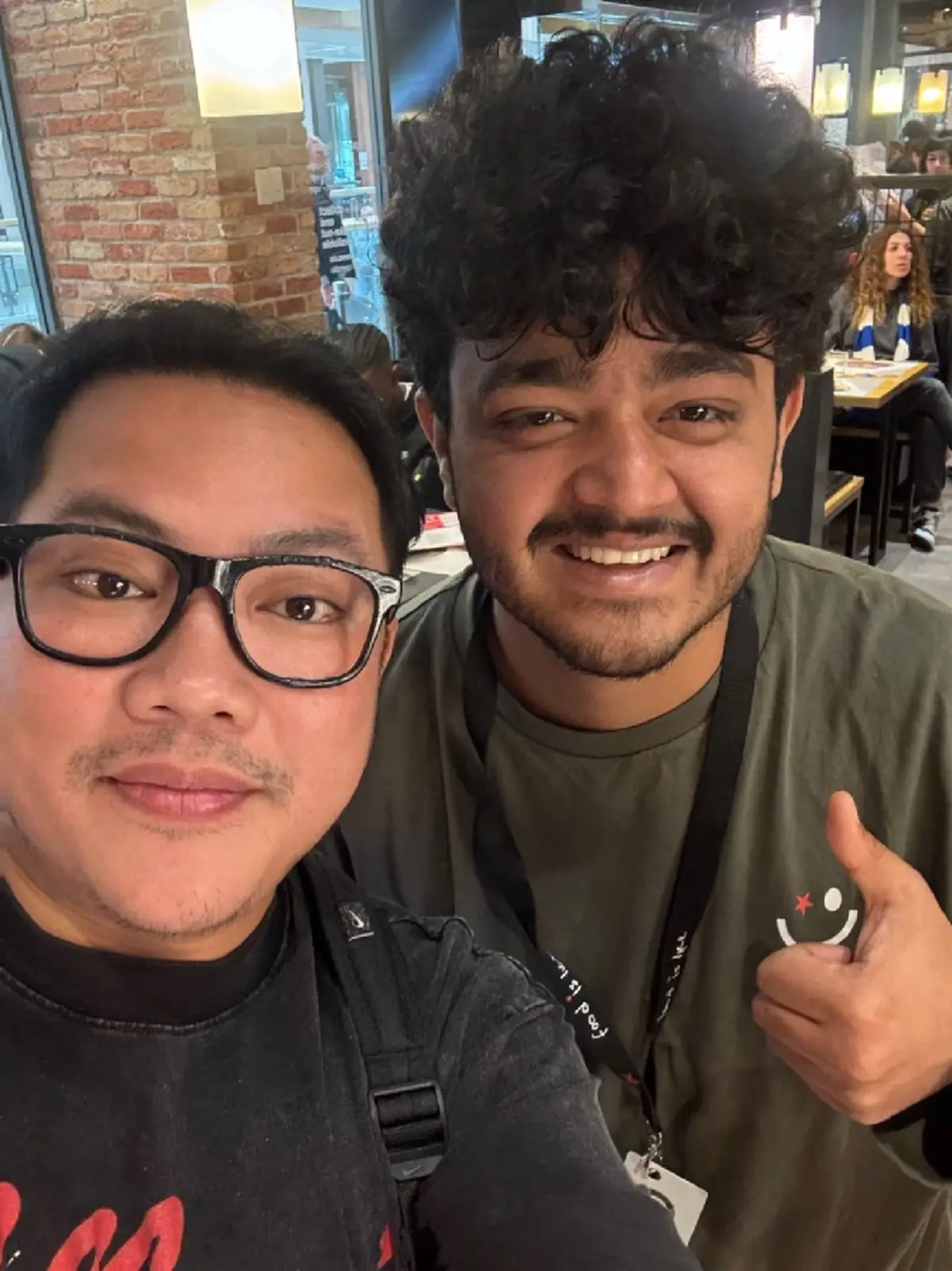 "พนักงานร้านอาหาร" ถึงขั้นหลั่งน้ำตา หลังได้คุยกับ "รถถัง"