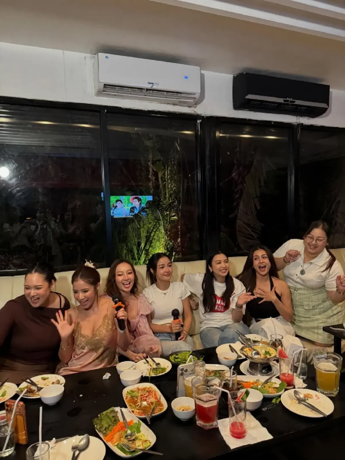  "สโมสรชิมิ" รียูเนี่ยนรอบ 14 ปี ใบเตย-กระแต นำทีมรวมตัวครบองค์ 