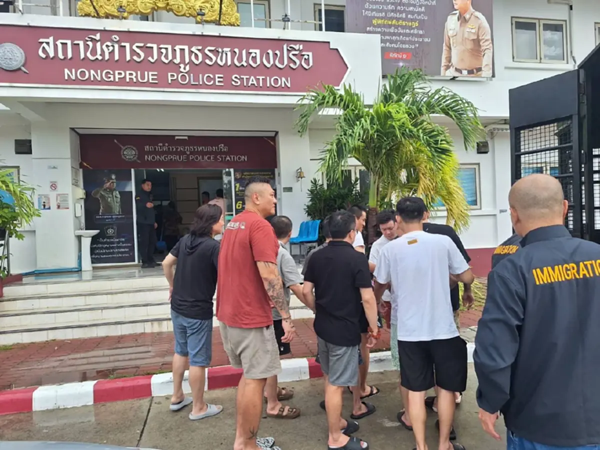 บุกทลายบ่อนโป๊กเกอร์จีนวีไอพี พัทยา รวบ 16 นักพนันจีน!