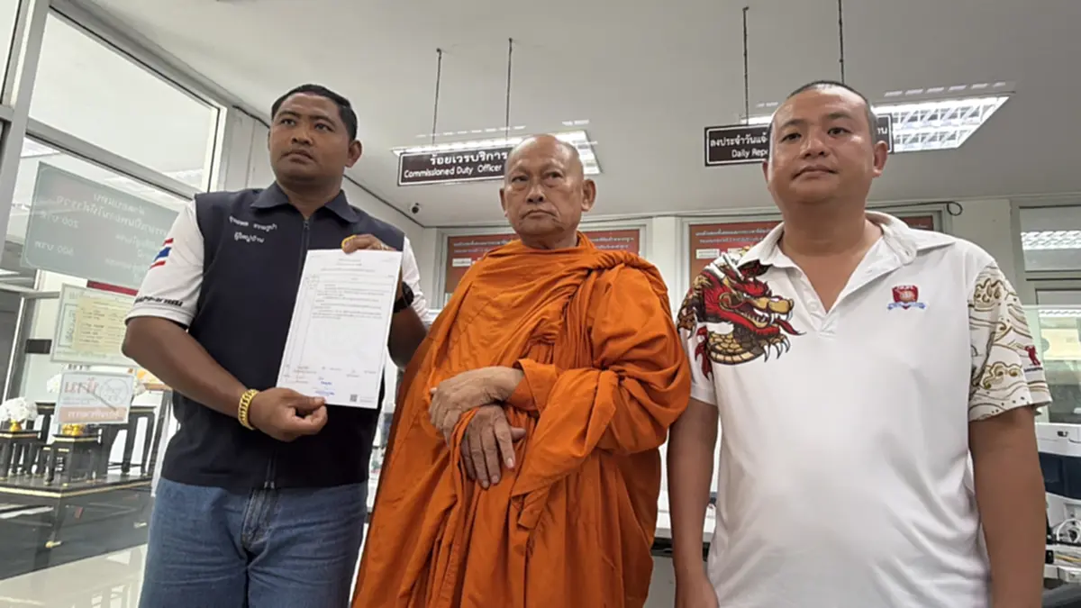"เจ้าอาวาส" ยอมพูดแล้ว ปมผ่าพิสูจน์พระเกศ พบทอง 50 บาทอยู่ครบ