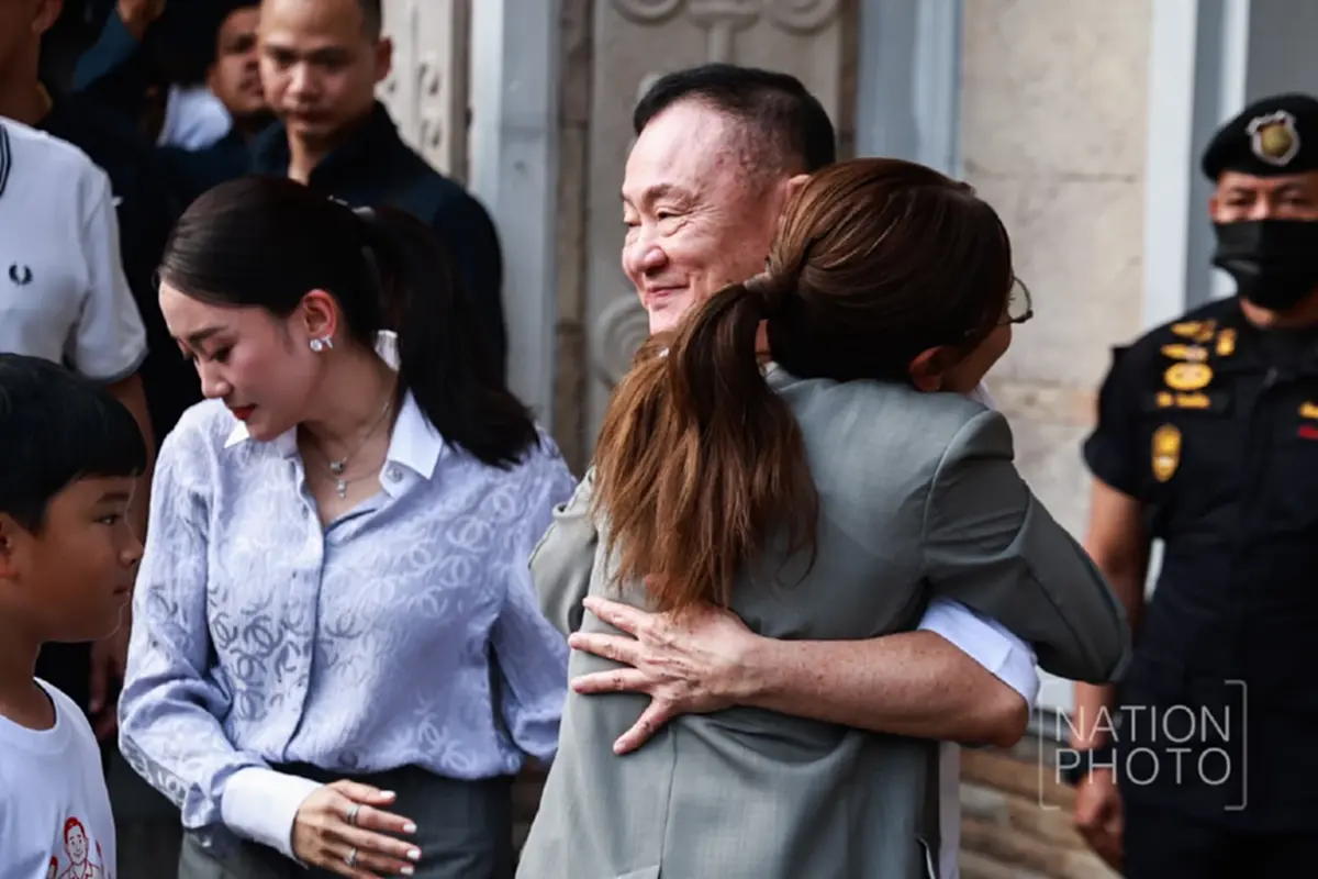 เปิดทะเบียนรถ "ทักษิณ ชินวัตร" นั่งกลับบ้านจันทร์ส่องหล้า