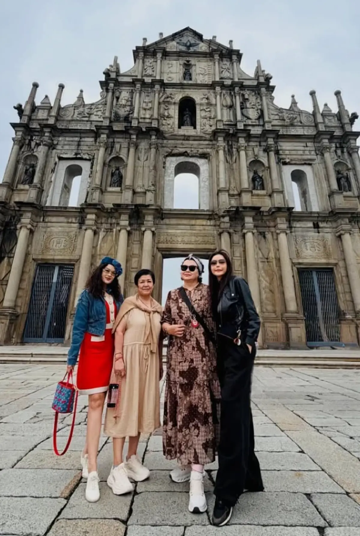 สีหน้าบ่งบอกชัด! ภาพล่าสุด แม่หมู พิมพ์ผกา หลังลูกประกาศตัดขาด