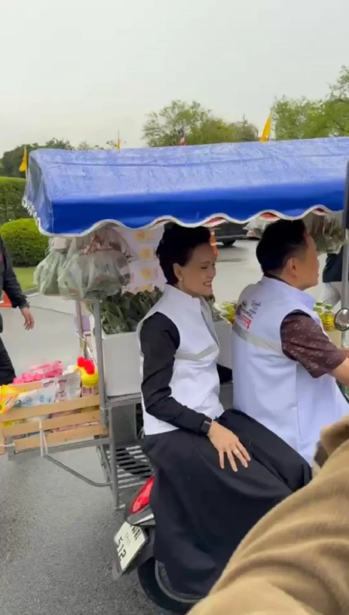 เปิดเลขทะเบียน นายกฯอนุทิน พา ศุภจี ซ้อนท้ายรถพุ่มพวง