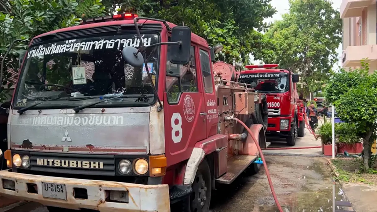 ระทึกกลางโรงเรียนดังชัยนาท! ไฟไหม้ห้องสำนักงาน นักเรียนหนีวุ่น
