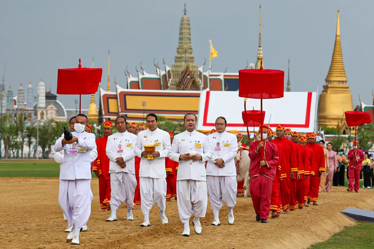 ทะเบียนรถยนต์พระที่นั่ง ในหลวง - พระราชินี เสด็จฯพิธีพืชมงคล 2569